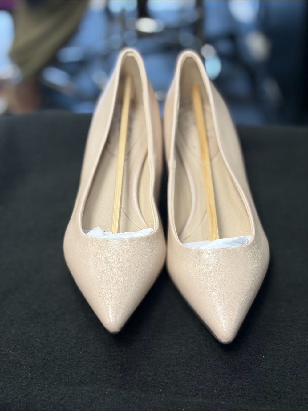 Women's Pointed Toe Pump in Tan